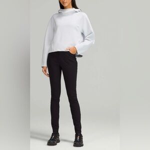 2021-Lululemon City Sleek 5 Pocket 7/8 Pant
Black / Black size 28